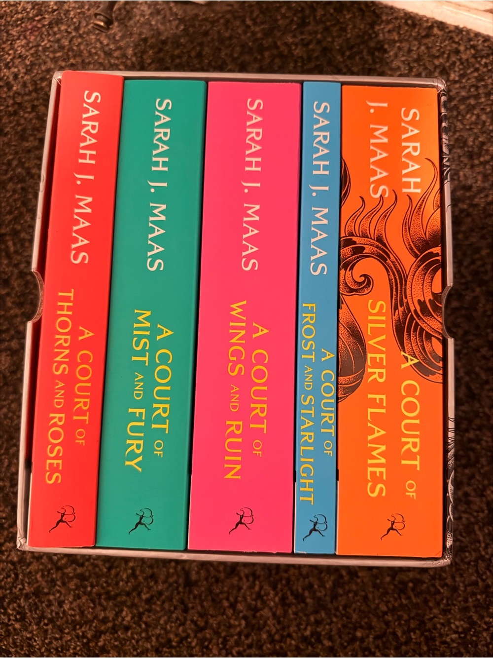 A court of Sarah J. Maas Boxed Set - Bright Multicolor Spine Collection